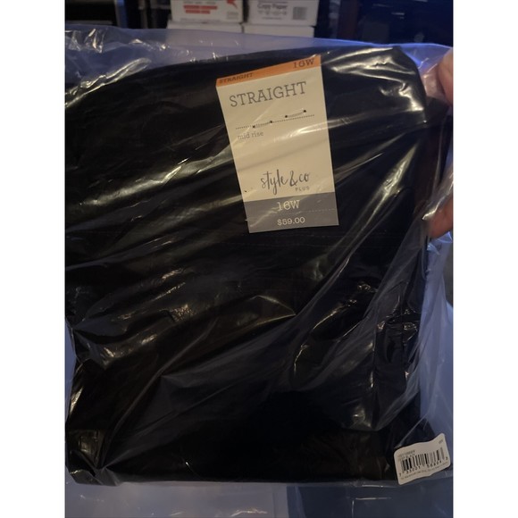 Style & Co Women's Plus Size 16W High-Rise Classic Straight Jeans, Black, NwT - Picture 3 of 3